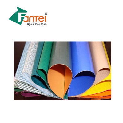 Le PVC ignifuge a enduit le matériel 580gsm 18OZ de bâche
